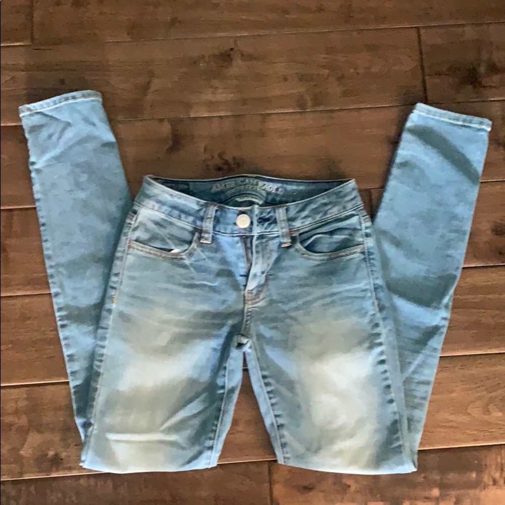AMERICAN EAGLE LIGHT WASH JEGGINGS JEANS